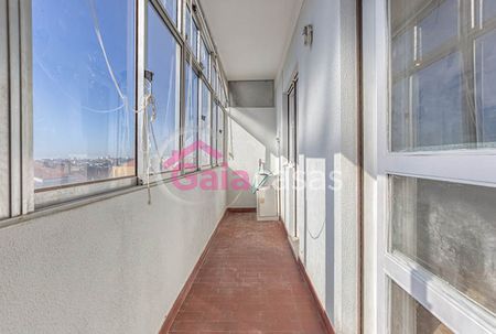 Apartamento T2 renovado com garagem - Photo 2