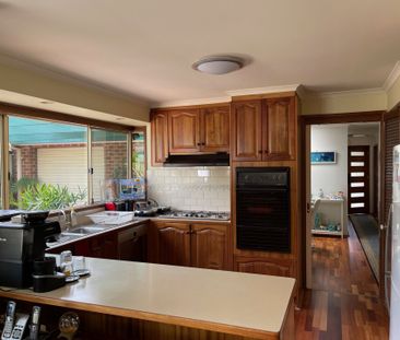 STUNNING FAMILY HOME IN PERFECT LOCATION - Photo 3