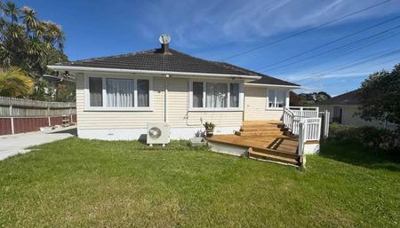 Charming Family Home - Photo 3