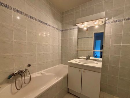 Location Appartement 2 pièces 51m² NICE 06200 - Photo 3