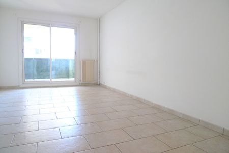 Appartement 3 pièces 71m2 MARSEILLE 7EME 1 280 euros - Photo 4