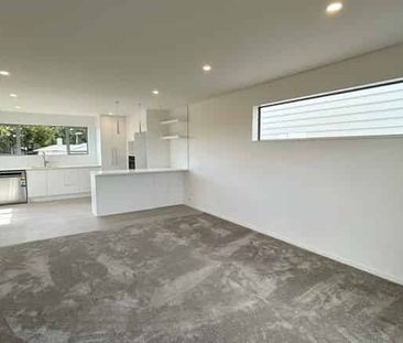 Mount Wellington - 4 Bedrooms and 3 Bathrooms - Photo 1