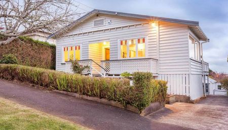 Timeless 3 bedroom bungalow - Three Kings - Photo 4