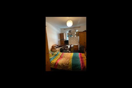 1 Bed Flat, John Thornycroft Road, SO19 - Photo 3