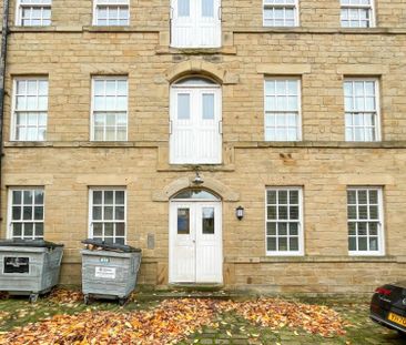 2 bedroom Flat To Let - Photo 2