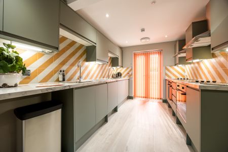 OX Living is proud to present this high-quality 6-bedroom co-living property, perfect for working professionals looking for stylish, stress-free living. Room 1 - Photo 4