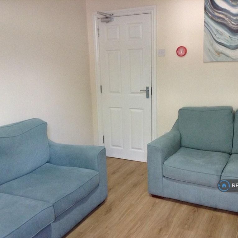 1 bedroom in a house share to rent - Photo 1