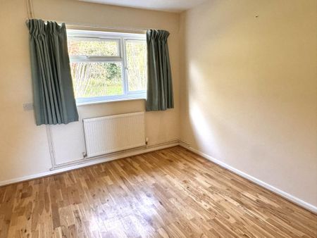 3 bedroom detached bungalow to rent - Photo 3