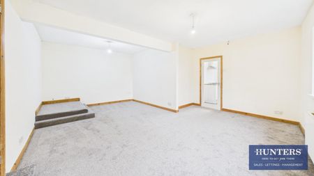 2 bedroom Flat To Let - Photo 2