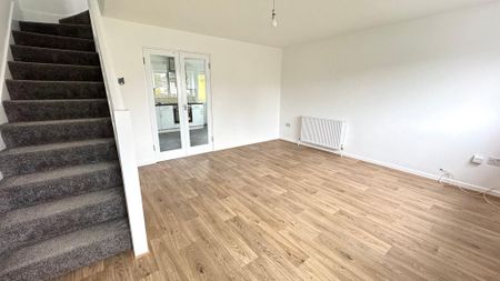 3 bedroom end of terrace house to rent - Photo 2