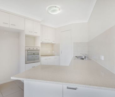 MODERN TWO-BEDROOM TOWNHOUSE WITH OFFICE NEAR CBD - Photo 6