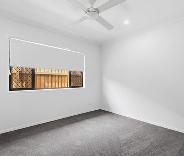 BRAND NEW FAMILY HOME WITH 2 LIVING AREAS AND AIR CONDITIONING! - Photo 2