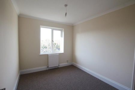 5 bedroom semi-detached house to rent - Photo 3