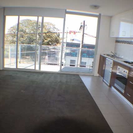 SPACIOUS 1 BED APARTMENT IN FOOTSCRAY - Photo 1