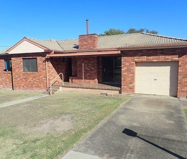 Family home in Taree West - Photo 6