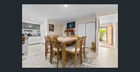 Perfect Family Retreat with Private Courtyard and 6 Seater Spa - Photo 4