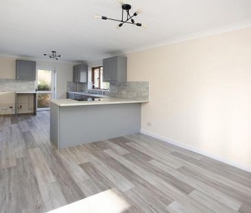 3 bedroom detached house to rent - Photo 4