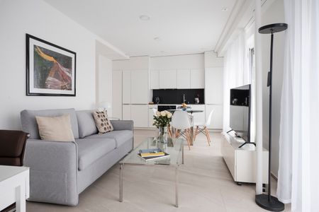 Charmante, möblierte 2.5-Zimmer-Attikawohnung mit Balkon in Zürich Wiedikon - Photo 5