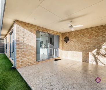 “Modern Comfort and Style in the Heart of Treeby” - Photo 1