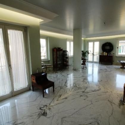 Aventino-S.Saba: Brand new 3 Bedroom, 3 bath, spacious triple living-dining room, modern kitchen, large balconies. Air conditioning, alarm, lots of natural light, located on quiet tree lined street walking distance to all services, metro, FAO. Ref 2057 - Photo 3