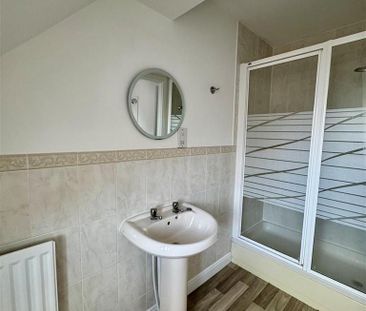 4 bedroom terraced house to rent - Photo 5