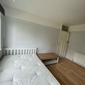 Room in a Shared Flat, High Mead, HA1 - Photo 2