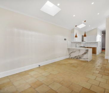 Location & lifestyle - Photo 6