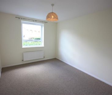 Kingfisher Drive, Guildford, Surrey, GU4 - Photo 5