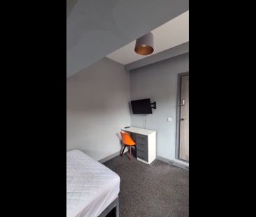 Room in a Shared House, Dulverton Road, LE3 - Photo 2