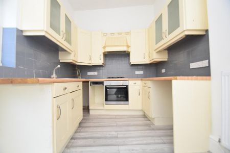 2 bedroom end of terrace house to rent - Photo 2