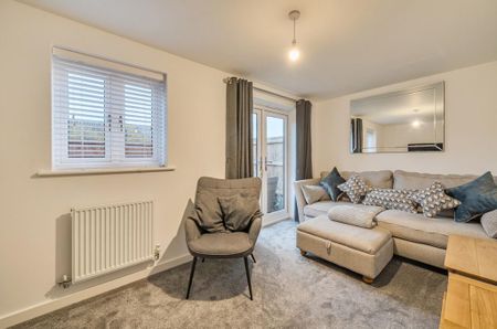 3 bedroom semi-detached house to rent - Photo 2