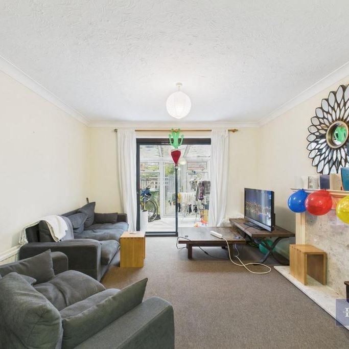 4 bedroom terraced house to rent - Photo 1