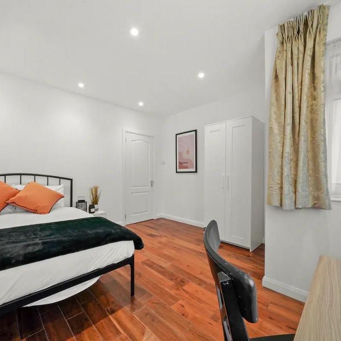 1 bedroom in a house share to rent - Photo 1