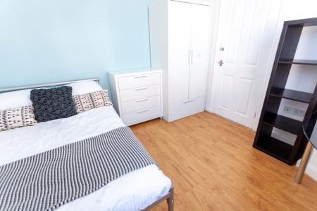 4 bedroom terraced house to rent - Photo 3