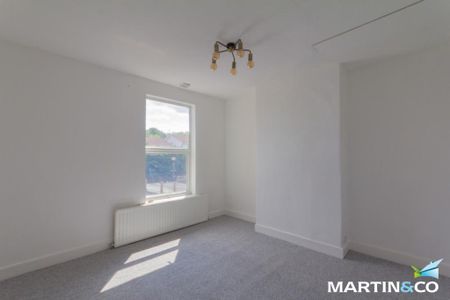 2 bedroom end of terrace house to rent - Photo 4