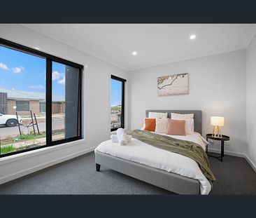 12 Edgemead Rise, Werribee, Vic 3030 - Photo 5