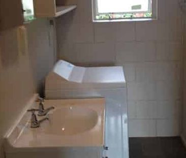 GLADSTONE 1 BEDROOM UNIT - Photo 2