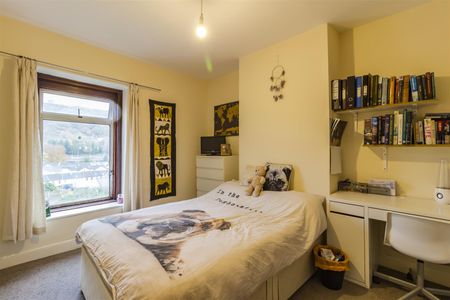 House - Terraced For Rent Wood Road, Pontypridd - Photo 3