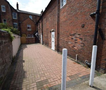 1 bedroom in a house share to rent - Photo 1
