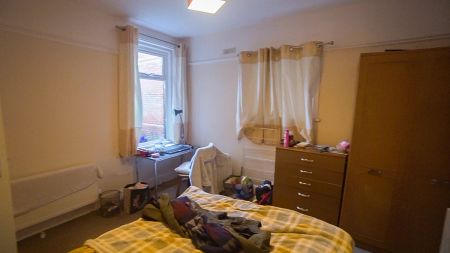 To Rent Sedgley Road, Winton, Bournemouth, BH9 £2,550 pcm Tenancy Info - Photo 4