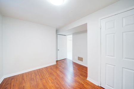 For Lease - 5 Claresholme Drive, Toronto, Ontario - Photo 3