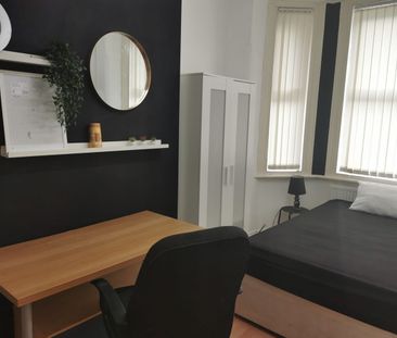 Room in a Shared House, Roberts Avenue, M14 - Photo 4