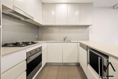 Modern Two Bedroom Apartment With Oversized Courtyard Area - Photo 3