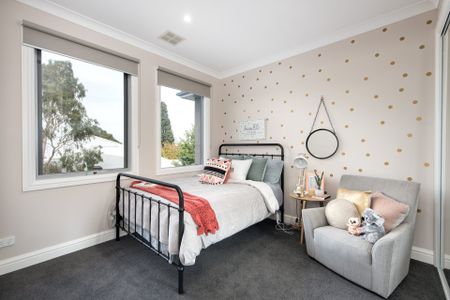 Convenient Camberwell Location - Photo 4