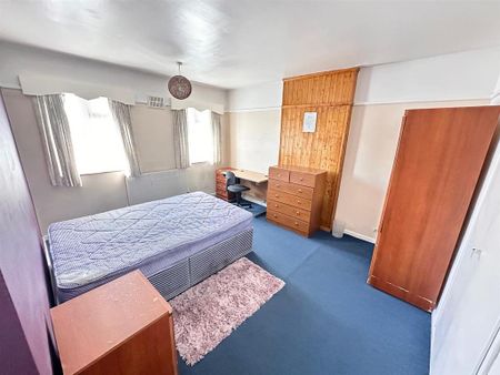 4 bedroom semi-detached house to rent - Photo 4