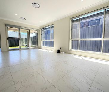 Sophisticated Family Living in a Prime Cul-de-Sac Location - Photo 1