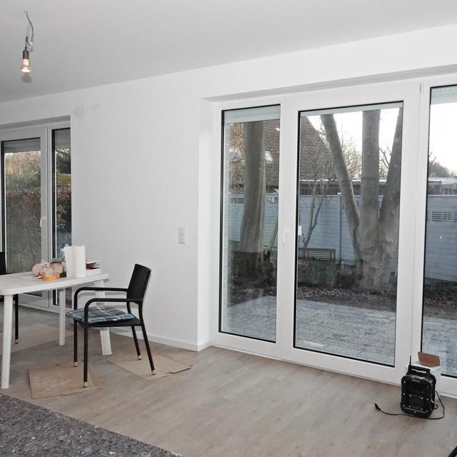 Neubau- Erdgeschosswohnung mit drei Zimmern in zentraler Lage von Esens - Photo 1