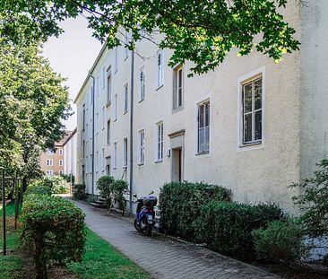 Zentrale Wohnung für die kleine Familie // 1.OG. rechts - Photo 1