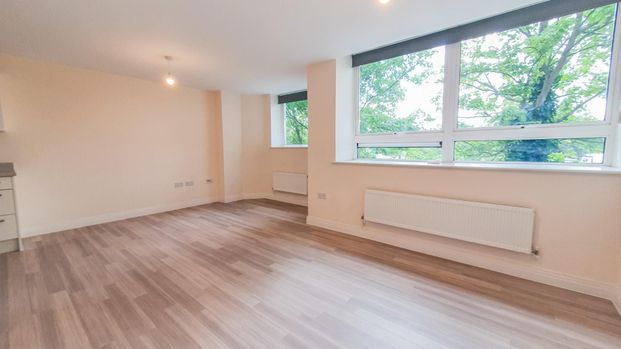 Skyline House, Swingate, Stevenage - Photo 1