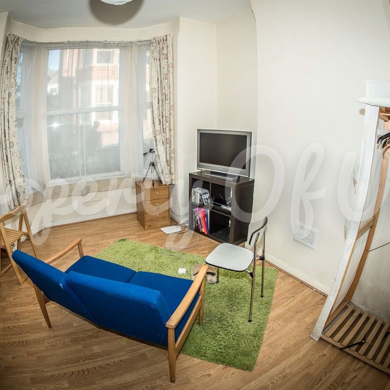 Flat 1, 18 Wellington Square, NG7 1NG, NOTTINGHAM - Photo 1